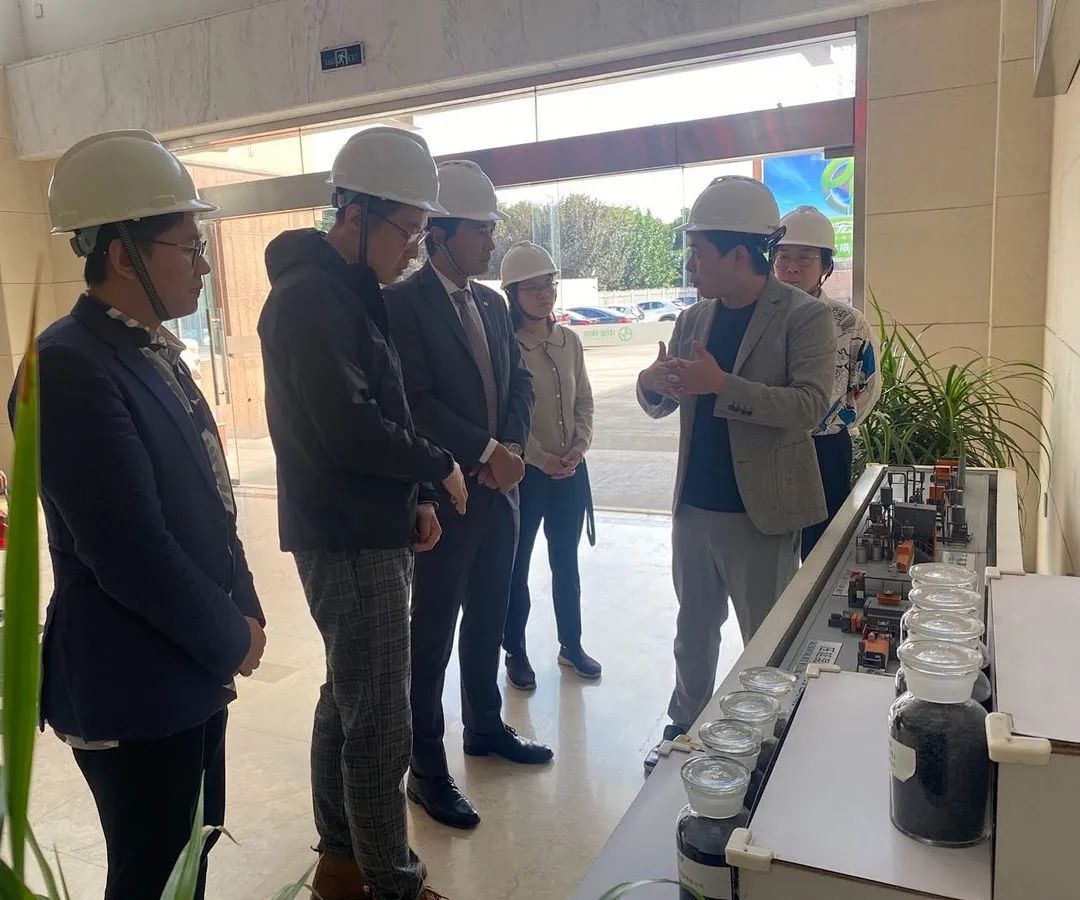 中宏環(huán)保董事長(zhǎng)俞麟、副董事長(zhǎng)許麒、總經(jīng)理張滿剛