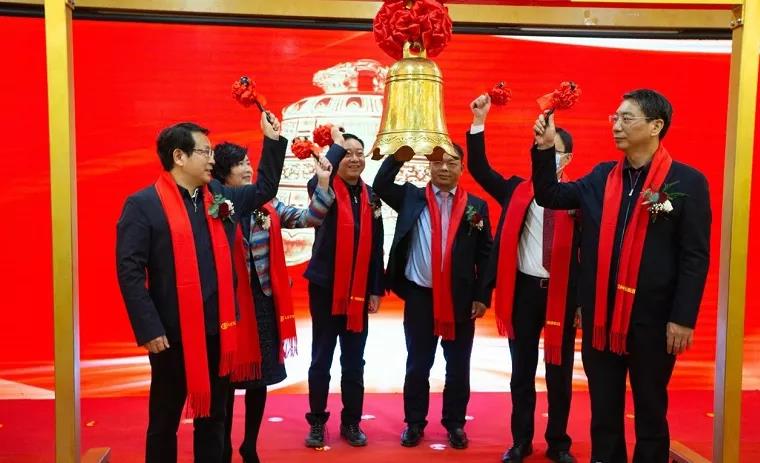 精選層掛牌敲鐘儀式隆重舉行 精選層掛牌敲鐘儀式隆重舉行