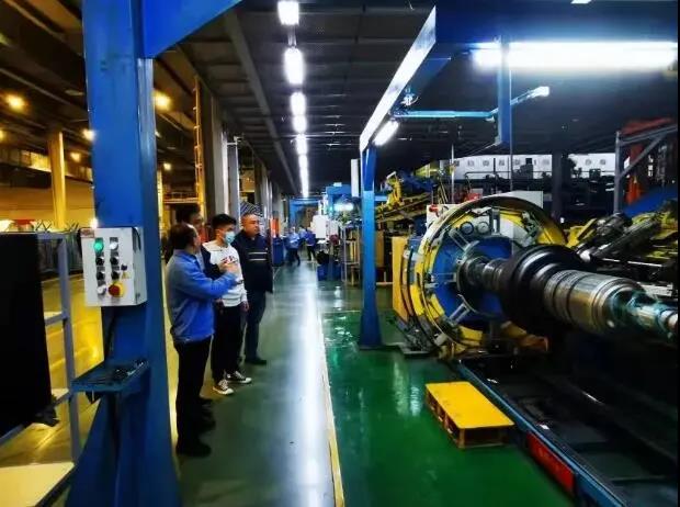 來訪專家與萬力軌道輪胎項目、質(zhì)量管理等相關(guān)負(fù)責(zé)人